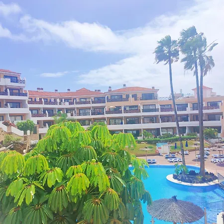 Lovely Views, Heated Pool, Great Location Appartement