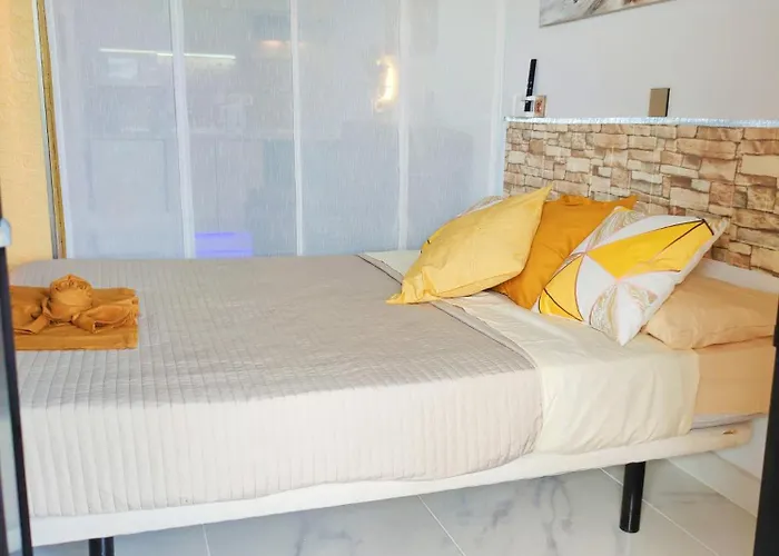 Apartment Lovely Views, Heated Pool, Great Location *