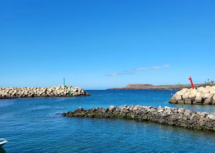 Lovely Views, Heated Pool, Great Location Apartamento