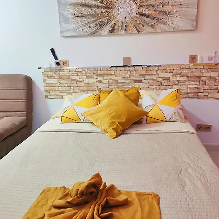 Lovely Views, Heated Pool, Great Location Apartment