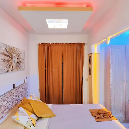 Lovely Views, Heated Pool, Great Location Apartment