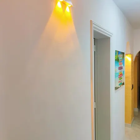 Lovely Views, Heated Pool, Great Location Apartment *