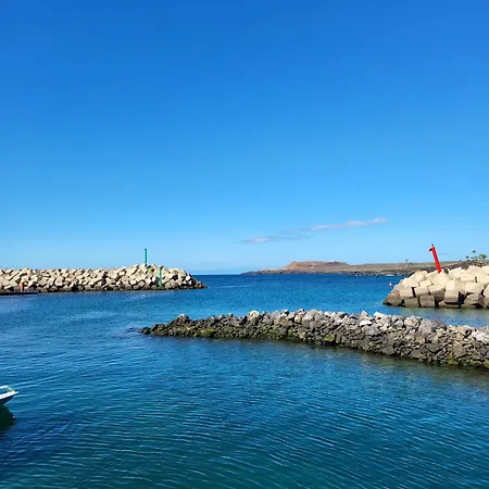 Lovely Views, Heated Pool, Great Location Apartamento