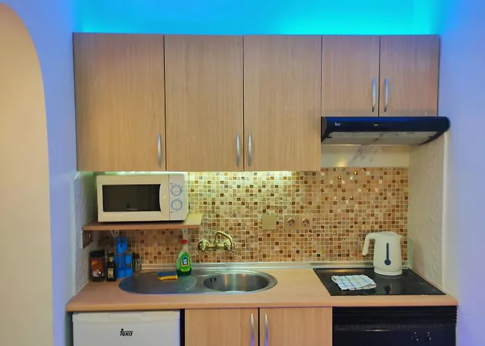 Lovely Views, Heated Pool, Great Location *