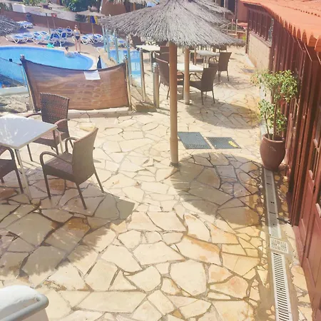 Lovely Views, Heated Pool, Great Location Lejlighed *