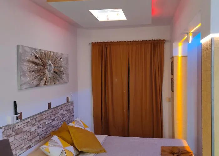 Lovely Views, Heated Pool, Great Location شقة *