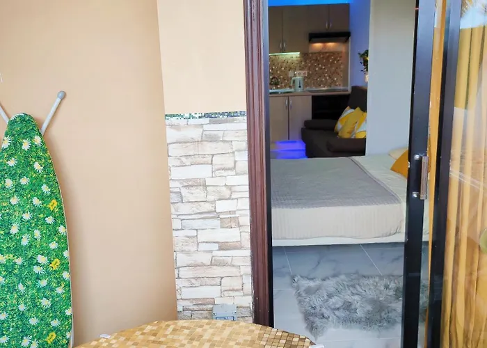 Lovely Views, Heated Pool, Great Location *